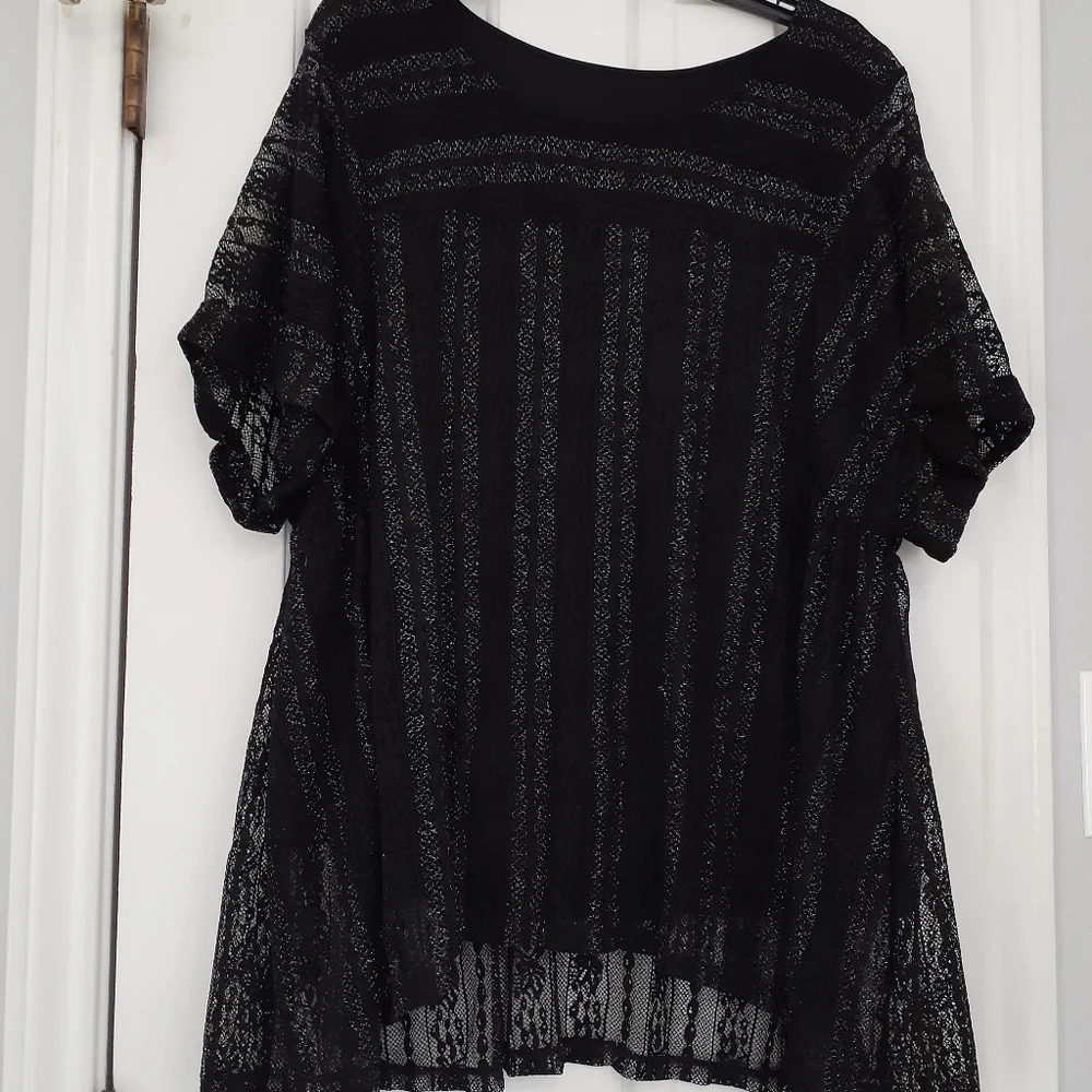 Women's Top - Picture 2 of 4